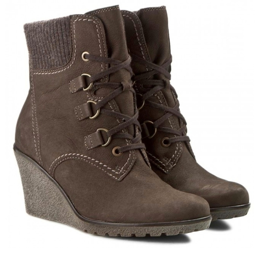 Gabor | Suede Wedge Ankle Boots, Brown size 9‎